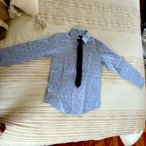 Tommy Hilfiger button up boys shirt.